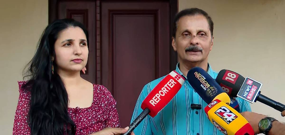 'തലയെടുക്കണമെങ്കിൽ എടുത്തോളൂ എങ്കിലും തലകുനിച്ച് നിൽക്കില്ല'; റിനിയുടെ പിതാവ്