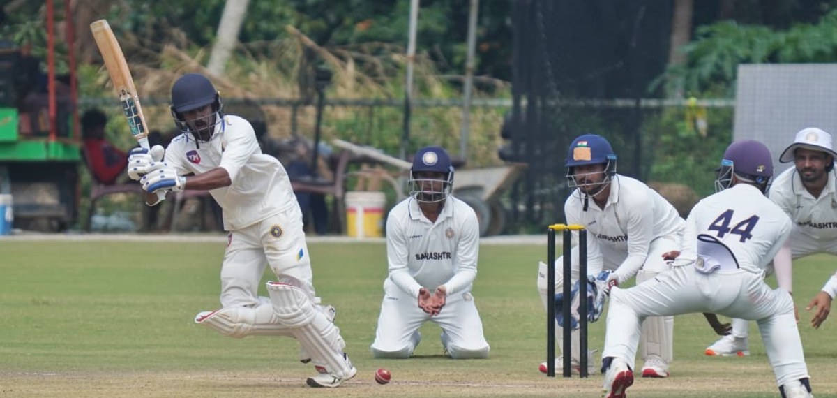 രഞ്ജി ട്രോഫി ക്രിക്കറ്റ്; തിരിച്ചടിച്ച് സൗരാഷ്ട്ര, തോൽവി ഒഴിവാക്കാൻ കേരളം പൊരുതുന്നു