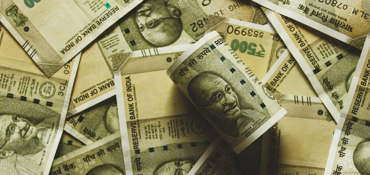 കാറില്‍ നിന്ന് വീണ ചാക്കുകെട്ടില്‍ 17 ലക്ഷം രൂപ, ആരും അന്വേഷിച്ചെത്തുന്നില്ല; അവകാശികളെ തേടി മധുര പൊലീസ്