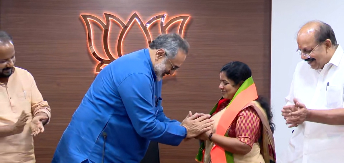 മഹിളാ കോൺഗ്രസ് നേതാവ് ആർ രശ്മി ബിജെപിയിൽ