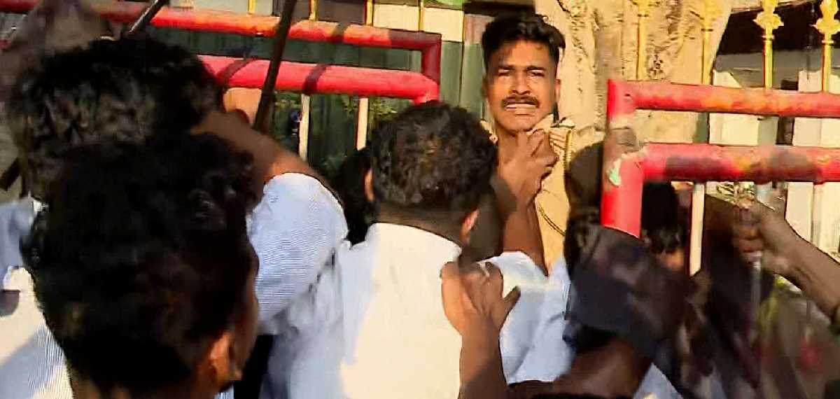 ആരോഗ്യമന്ത്രിയുടെ വസതിയിലെ യൂത്ത് കോൺഗ്രസ് പ്രതിഷേധം;മൂന്ന് പൊലീസുകാർക്ക് പരിക്ക്,ആശുപത്രിയിൽ പ്രവേശിപ്പിച്ചു