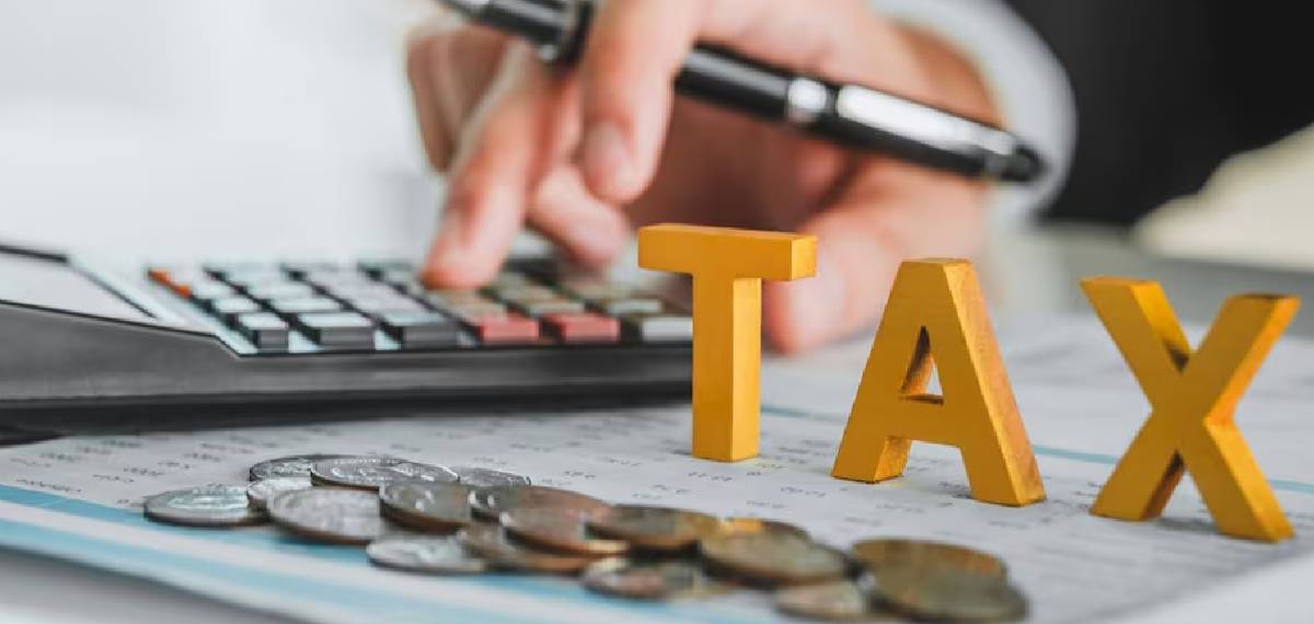 നാട്ടിലെ വീടും പറമ്പും വിറ്റോ? പ്രവാസികൾക്ക് നികുതി ലാഭിക്കാൻ ഇതാ ചില 'കുറുക്കുവഴികൾ'