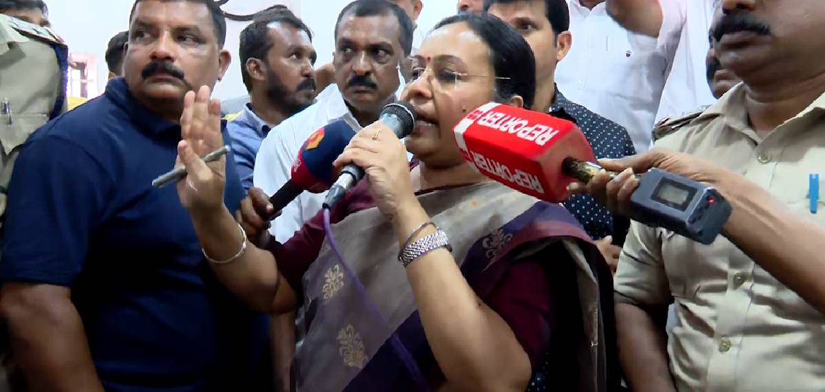 പത്തനംതിട്ടയിൽ ആരോഗ്യമന്ത്രി വീണാ ജോർജ് പങ്കെടുത്ത പരിപാടിയിൽ യുഡിഎഫ് പ്രതിഷേധം