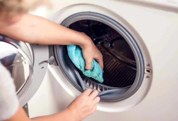 cleaning washing machine