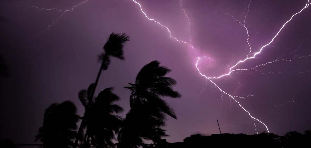 രണ്ട് ജില്ലകളിൽ ഒറ്റപ്പെട്ട ശക്തമായ മഴയ്ക്ക് സാധ്യത; ഇടിമിന്നൽ ജാഗ്രത നിർദേശവും