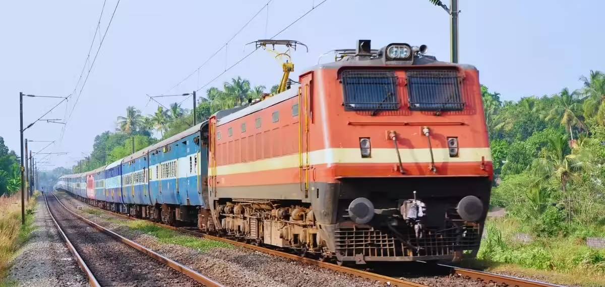 യാത്രക്കാരുടെ ശ്രദ്ധയ്ക്ക്! കേരളത്തിലൂടെ ഓടുന്ന മൂന്ന് ട്രെയിനുകൾക്ക് കൂടുതൽ സ്റ്റോപ്പ് അനുവദിച്ച് റെയിൽവെ