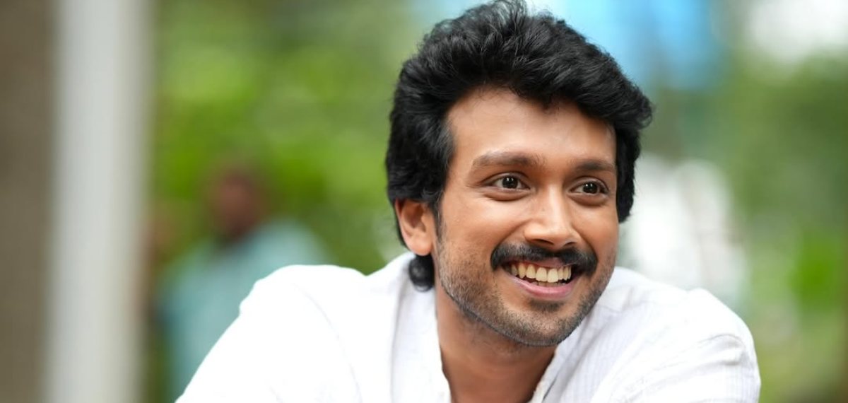 അതുപോലൊരു മോശം സിനിമ അടുത്ത കാലത്തൊന്നും കണ്ടിട്ടില്ല, കേരളത്തേയും സംസ്‌കാരത്തേയും കളിയാക്കുന്നു; കാളിദാസ്