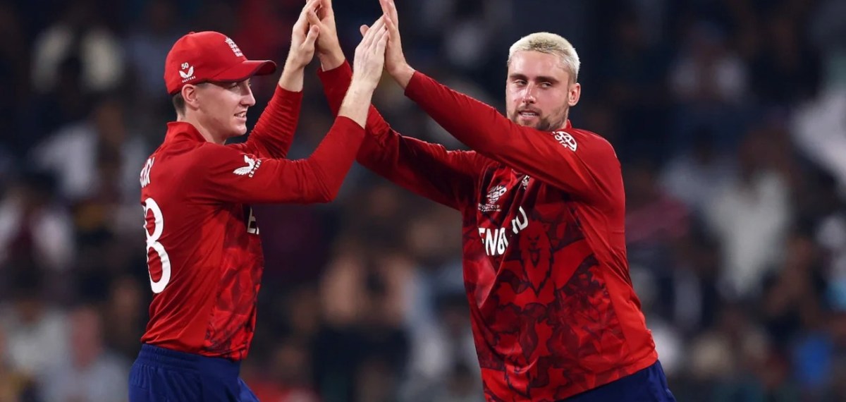 വരിഞ്ഞുമുറുക്കി സ്പിന്നർമാർ; ഇംഗ്ലണ്ടിനെതിരെ നിർണായക പോരിൽ കിവികൾക്ക് ചെറിയ ടോട്ടൽ