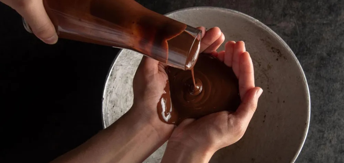 കൈ കഴുകാൻ ചോക്ലേറ്റ്, ബില്ല് 26,000 രൂപ! എന്താണ് ഈ 'ചോക്കോതെറാപ്പി'?