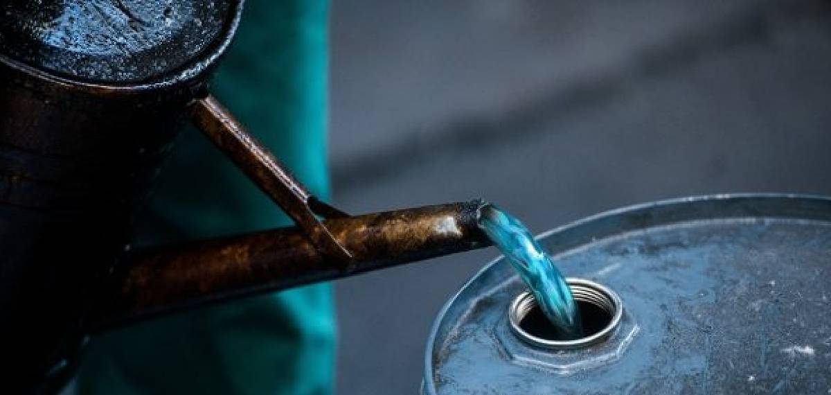 മൂന്ന് മാസത്തെ മണ്ണെണ്ണ ഒരുമാസം കൊണ്ട് വിറ്റുതീർക്കും; വൈദ്യുതി ഇല്ലാത്തവർക്ക് 4 ലിറ്റർ, ഉള്ളവർക്ക് ഒരു ലിറ്റർ