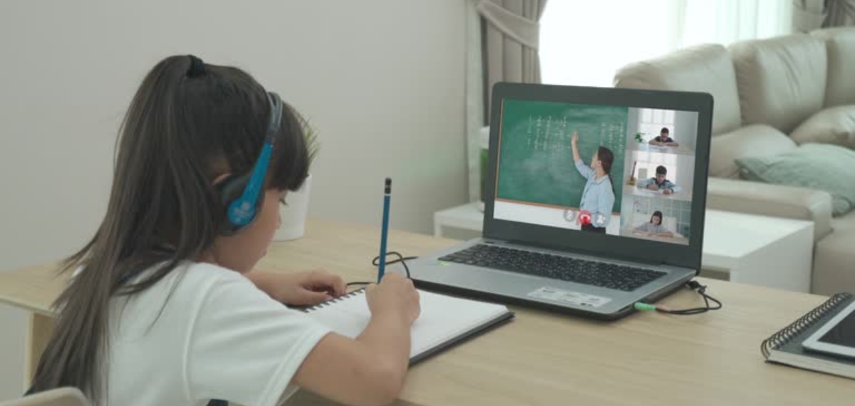 യുഎഇയിലെ സ്കൂളുകളിലും സർവകലാശാലകളിലും ഓൺലൈൻ വിദ്യാഭ്യാസം തുടരും; അറിയിച്ച് അധികൃതർ