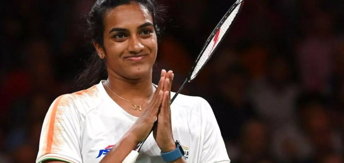 യുദ്ധഭീതിക്കിടെ ആശ്വാസ വാർത്ത; ദുബായിൽ കുടുങ്ങിയ ബാഡ്മിന്റൺ താരം പി വി സിന്ധു നാട്ടിലെത്തി