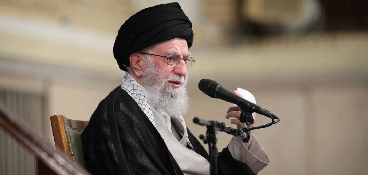 ഖമനയിയുടെ സംസ്കാരം വിശുദ്ധ നഗരമായ മഷാദിൽ