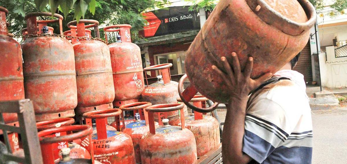 അടുക്കളയില്‍ ഗ്യാസില്ലാതാവുമോ? എല്‍പിജി ഉത്പാദനം ഊര്‍ജിതമാക്കാന്‍ എണ്ണ കമ്പനികളോട് കേന്ദ്ര സര്‍ക്കാര്‍