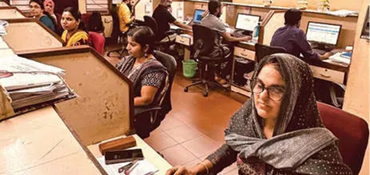 അധികസമയം ജോലിചെയ്ത് മോട്ടോർ വാഹന വകുപ്പ് ജീവനക്കാരുടെ പ്രതിഷേധം