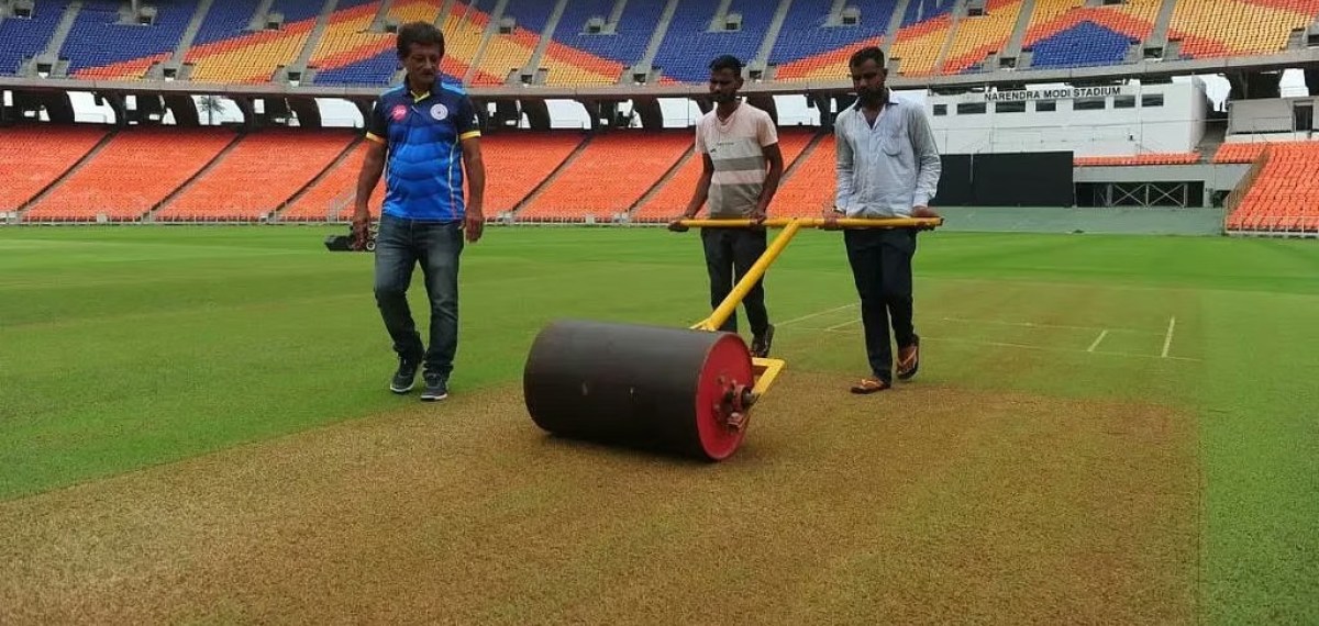നിർമിച്ചത് ചുവപ്പും കറുപ്പും കലർന്ന മണ്ണിൽ; ബാറ്റർമാർക്ക് മുൻ‌തൂക്കം; അഹമ്മദാബാദ് ഫൈനൽ പിച്ച് റിപ്പോർട്ട്