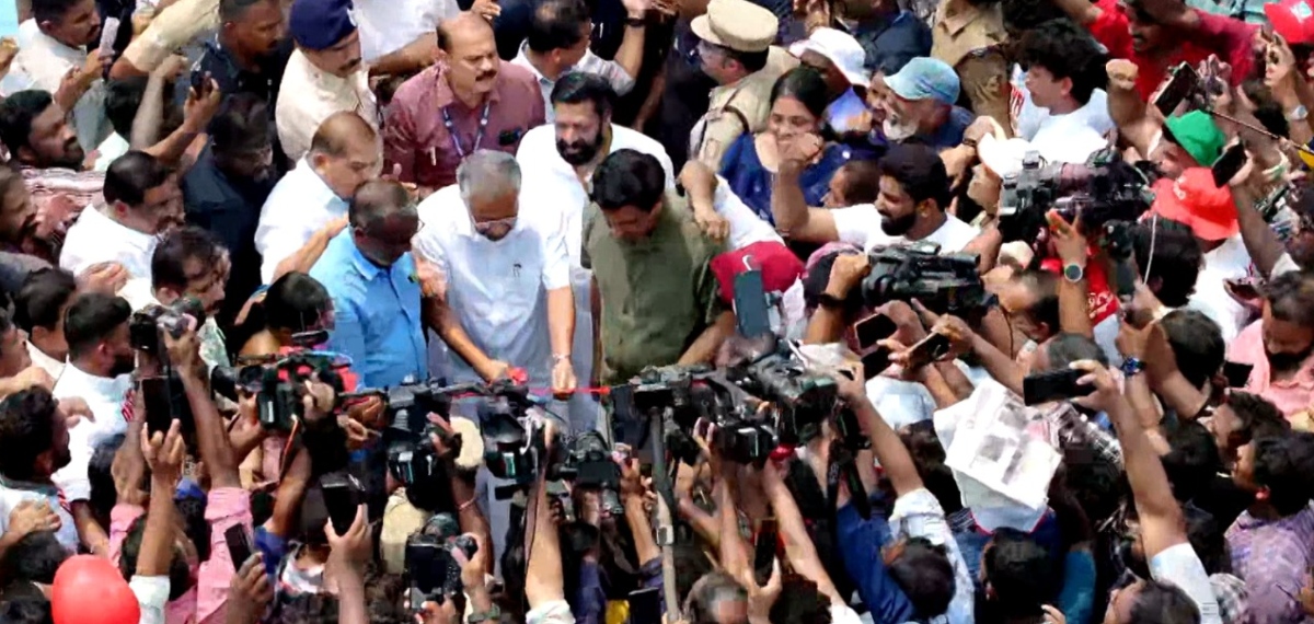 സ്വപ്നസാക്ഷാത്കാരം; പെരുമ്പളം പാലം നാടിന് സമര്‍പ്പിച്ച് മുഖ്യമന്ത്രി