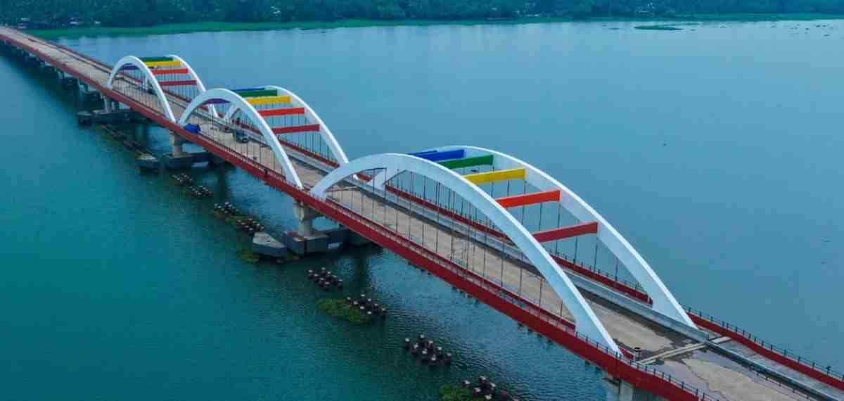 ഒരു ദ്വീപിന്റെ കാത്തിരിപ്പ്; മഴവില്ലഴകില്‍ പെരുമ്പളം പാലം, മുഖ്യമന്ത്രി ഇന്ന് ഉദ്ഘാടനം ചെയ്യും