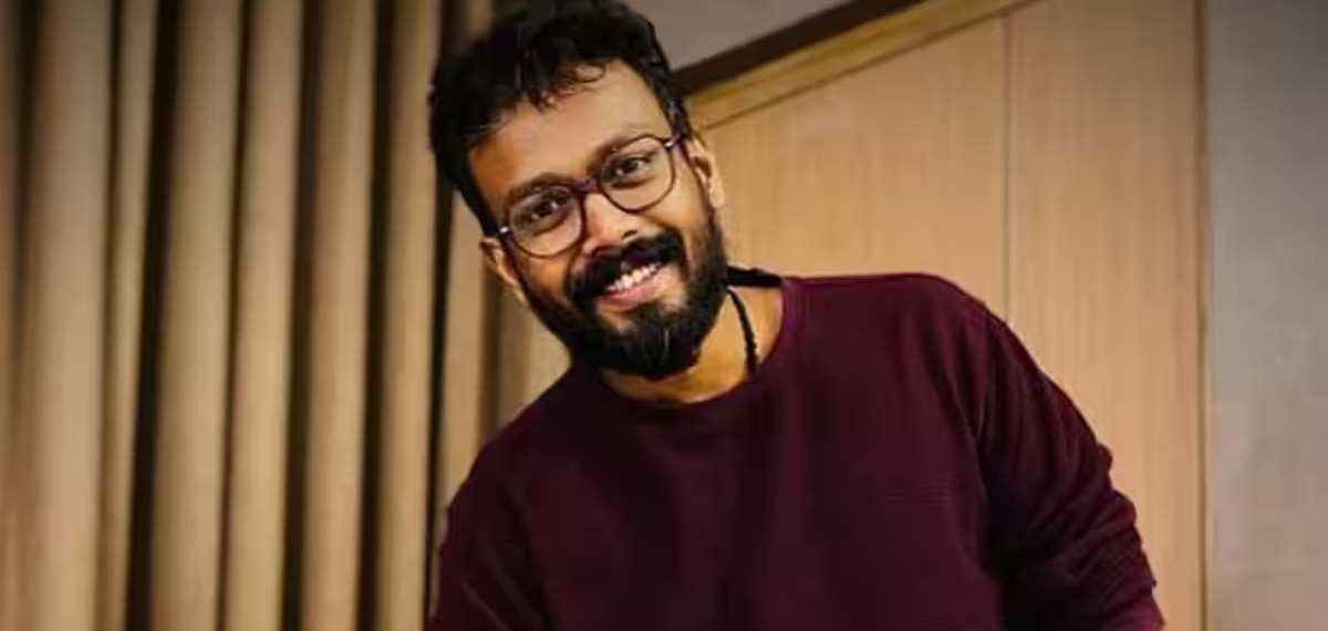 'കൂട്ടുകാര്‌ എന്റെ തലയില്‍ കൂടി റം ഒഴിച്ചു, അങ്ങനെ സ്‌കൂളില്‍ നിന്ന് പുറത്തായി'; ഭഗത് മാനുവേല്‍