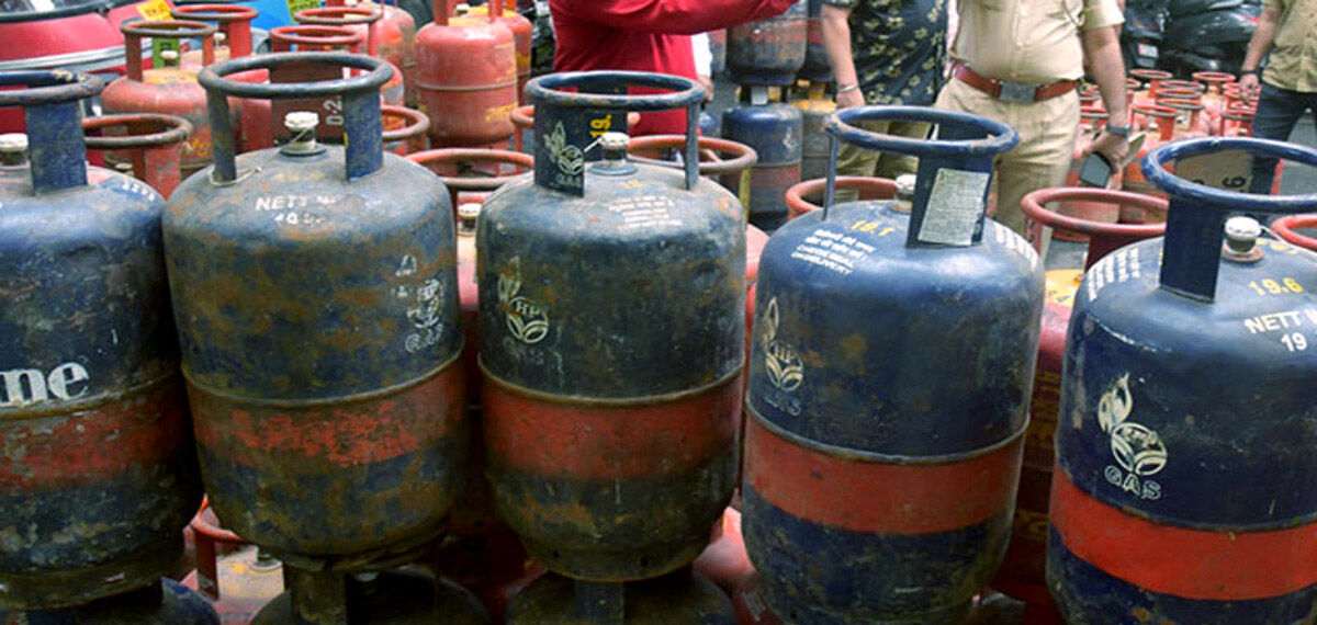 ആലപ്പുഴയിൽ വാണിജ്യ പാചക വാതക സിലണ്ടറിൽ പച്ചവെള്ളം