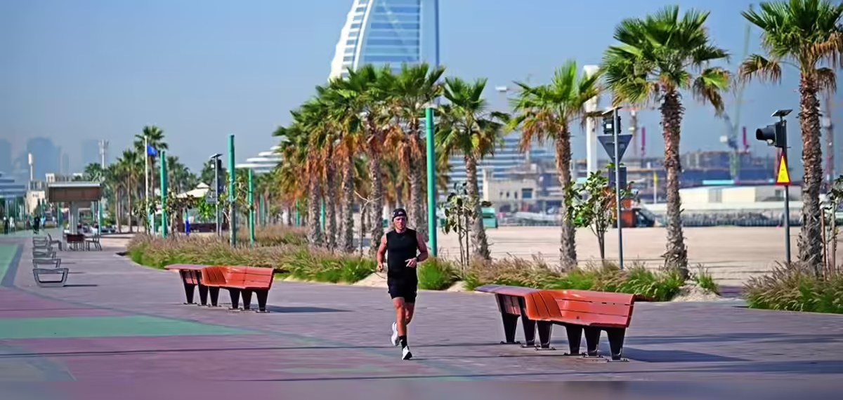 പശ്ചിമേഷ്യൻ സംഘർഷം; ദുബായ് ന​ഗരത്തിൽ ജനജീവിതം സാധാരണ നിലയിലെന്ന് വ്യക്തമാക്കി അധികൃതർ