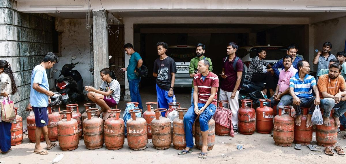 'എൽപിജി ബുക്കിങ്ങിൽ പരിഭ്രാന്തി വേണ്ട, തിരക്ക് കൂട്ടി സിലിണ്ടർ ബുക്ക് ചെയ്യേണ്ട'; വ്യക്തമാക്കി കേന്ദ്രം