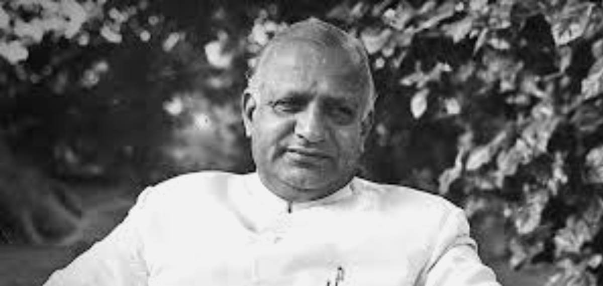 D. Devaraj Urs is credited with revolutionary social reforms, including the implementation of the "Land to the Tiller" act and the creation of the Havanur Commission to support backward classes.