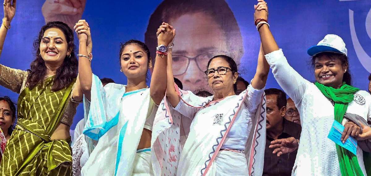 Mamata Banerjee with women activists 