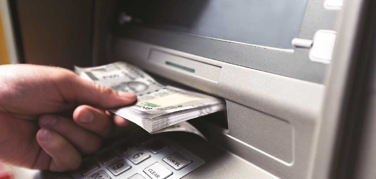 ഏപ്രില്‍ ഒന്ന് മുതല്‍ പുതിയ എടിഎം നിയമങ്ങള്‍ വരുന്നു;പണം പിന്‍വലിക്കല്‍ ഇടപാട് പരിധികള്‍ എന്നിവയെ ബാധിക്കും