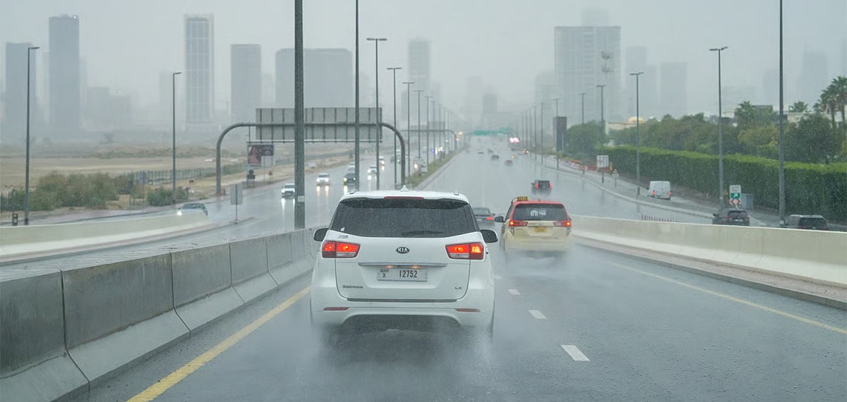 ദുബായ് നഗരത്തിൽ രൂപപ്പെടുന്ന വെള്ളക്കെട്ട്; വാഹന യാത്രികർക്ക് തത്സമയം വിവരം നൽകാൻ സംവിധാനവുമായി ആർടിഎ