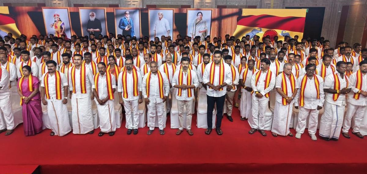 അങ്കത്തിനൊരുങ്ങി വിജയ്: രണ്ട് മണ്ഡലങ്ങളിൽ മത്സരിക്കും; പ്രഖ്യാപനത്തിൽ സൗജന്യ വാഗ്ദാനങ്ങൾ