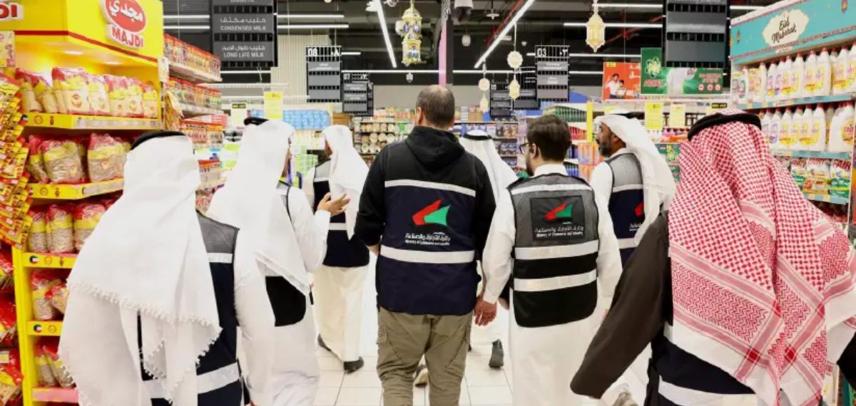 നിയമലംഘനം കണ്ടെത്തുക ലക്ഷ്യം; ഗ്രോസറികള്‍, ഹെല്‍ത്ത് ക്ലബ്ബുകള്‍ എന്നിവിടങ്ങളില്‍ പരിശോധനയുമായി കുവൈറ്റ്