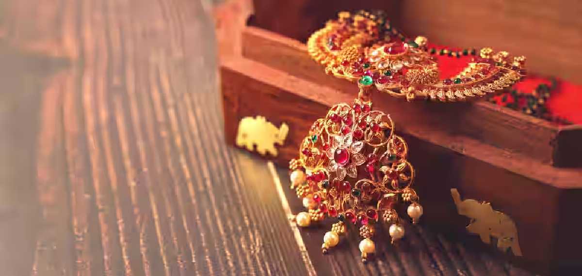 കുറഞ്ഞ വിലയില്‍ സ്വര്‍ണം വാങ്ങാന്‍ ഇന്ന് അവസരം; സ്വർണവില ഇന്നും കുറഞ്ഞു