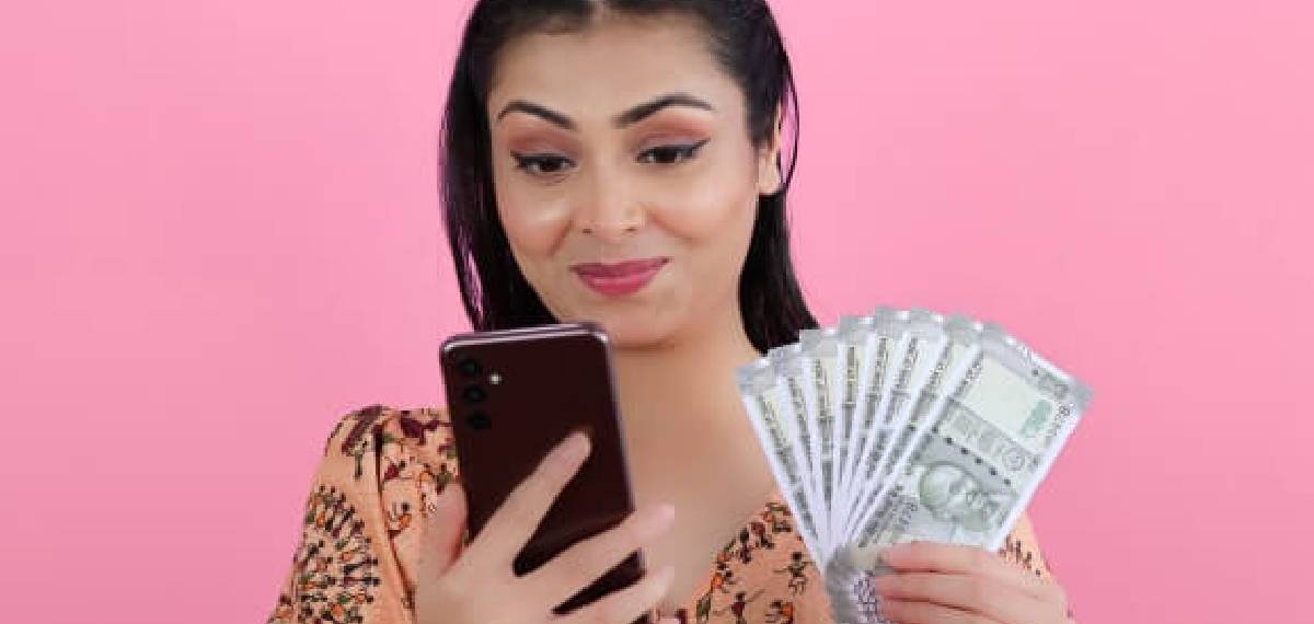 ഇപ്പോൾ കിട്ടും കൂടുതൽ രൂപ, വിദേശത്തുനിന്ന് പണം അയക്കാൻ ഏതാണ് ലാഭം? പേപാലോ ബാങ്ക് ട്രാൻസ്ഫറോ?