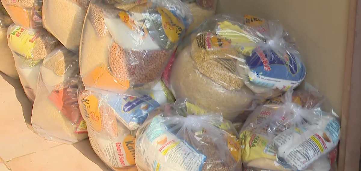 'വോട്ടിന് കിറ്റ്'; തൃശ്ശൂരില്‍ വോട്ടര്‍മാര്‍ക്ക് ബിജെപി ഭക്ഷ്യക്കിറ്റുകൾ നല്‍കിയെന്ന പരാതിയുമായി എല്‍ഡിഎഫ്