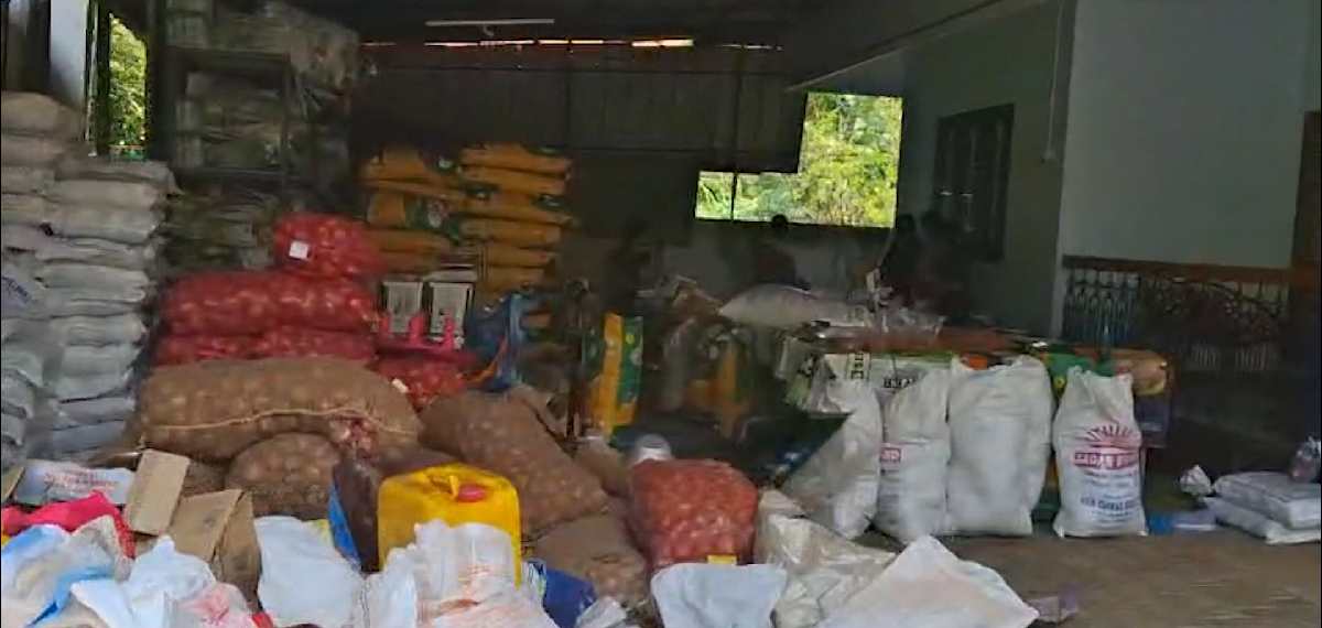 വോട്ടിന് കിറ്റ് വീണ്ടും; വാടാനപ്പള്ളിയിലെ സൂപ്പർമാർക്കറ്റിലും ബിജെപി കിറ്റുകൾ തയ്യാറാക്കിയെന്ന് പരാതി