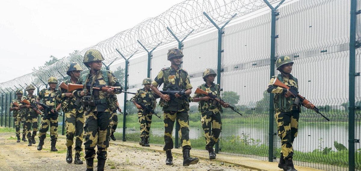 നുഴഞ്ഞുകയറ്റം തടയാൻ പാമ്പും മുതലയും; ബംഗ്ലാദേശ് അതിർത്തിയിൽ പുതിയ പരീക്ഷണത്തിനൊരുങ്ങി ഇന്ത്യ: റിപ്പോർട്ട്