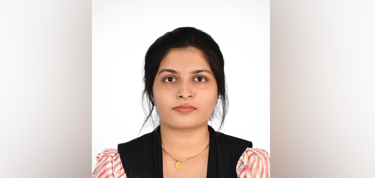 ലിഫ്റ്റ് ചോദിച്ച് കയറിയ ബൈക്കില്‍ ലോറി ഇടിച്ച് അപകടം; റോഡില്‍ തലടിയിച്ച് വീണ് 23കാരിക്ക് ദാരുണാന്ത്യം