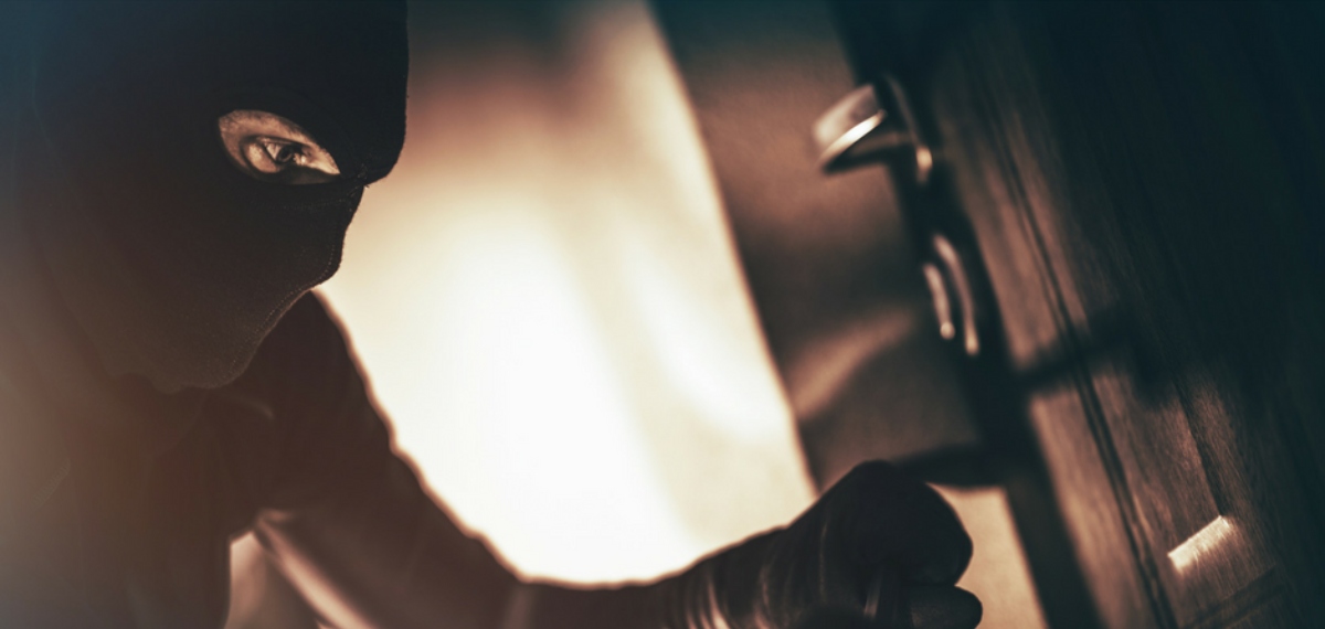 ഈസ്റ്ററിന് പള്ളിയിൽ പോയി,തിരിച്ച് വന്നപ്പോൾ രണ്ട് വീടുകളിൽമോഷണം;നഷ്ടമായത് 19.5 പവൻ സ്വർണവും 6.6 ലക്ഷം രൂപയും