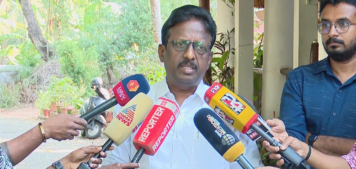 'നേമത്ത് ബിജെപി ബൂത്ത്ഓഫീസില് നിന്നും മദ്യം പിടിച്ചെടുത്തു';തെരഞ്ഞെടുപ്പ്കമ്മിഷന് ഇടപെട്ടില്ലെന്ന് എല്ഡിഎഫ്