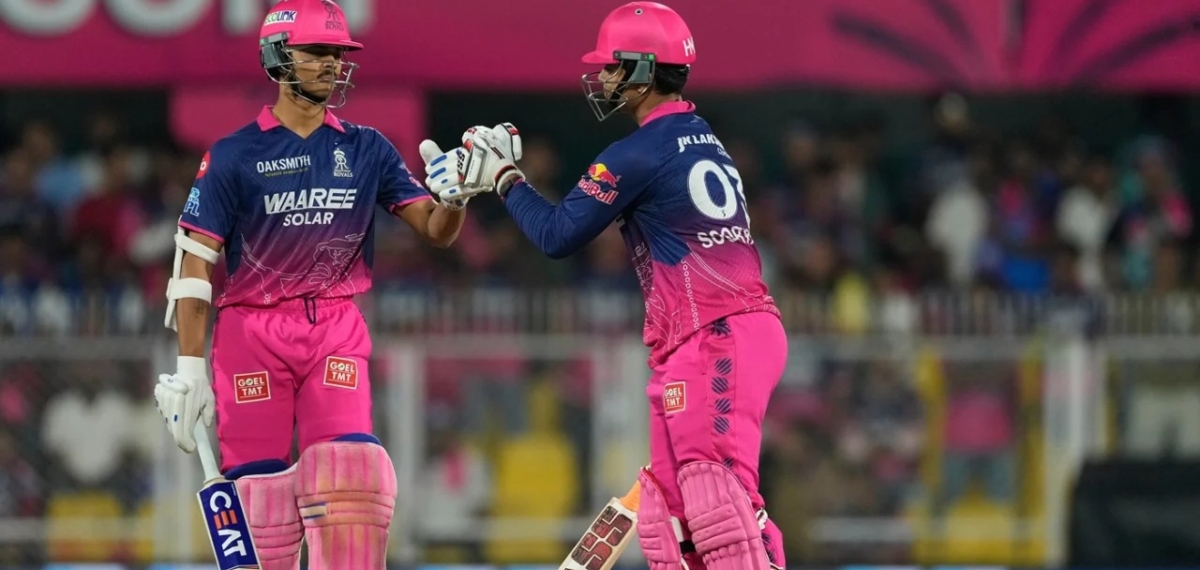 ബുംറയെ  സിക്സറിന് പറത്തിയപ്പോൾ വൈഭവിന്റെ ചെവിയിൽ പറഞ്ഞെതെന്ത്?; വെളിപ്പെടുത്തി ജയ്‌സ്വാൾ