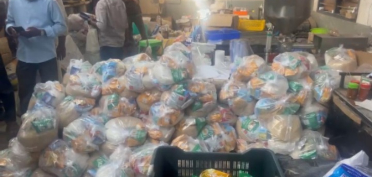 തൃശൂരിൽ വീണ്ടും കിറ്റ്; അച്ചാർ കമ്പനിയിൽ നിന്ന് പിടികൂടിയത് 750 കിറ്റുകള്‍; കമ്പനി BJP നേതാവിന്റെ സഹോദരന്‍റേത്