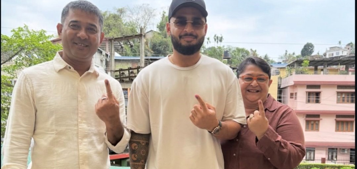 വോട്ട് മുഖ്യം!; IPL തിരക്കിനിടയിലും വോട്ട് ചെയ്യാനെത്തി പരാഗ്; അസമില് വോട്ട് രേഖപ്പെടുത്തി