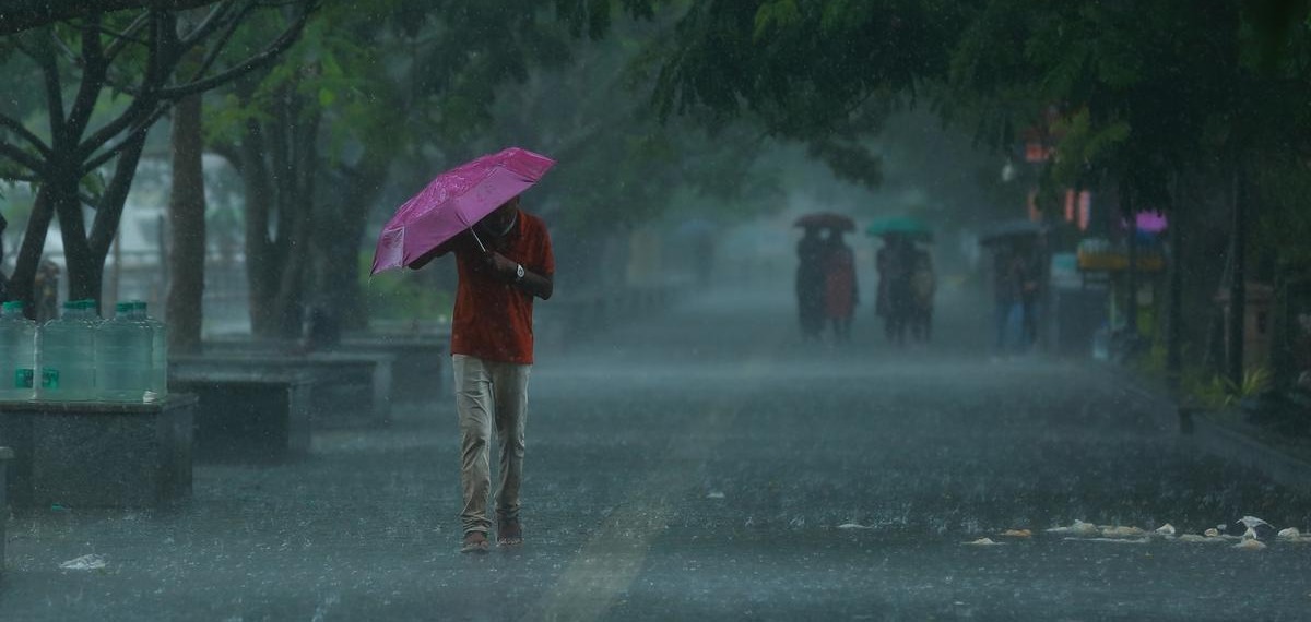 സംസ്ഥാനത്ത് ഒറ്റപ്പെട്ടയിടങ്ങളില് ഇന്ന് ഇടിമിന്നലോടു കൂടിയ മഴയ്ക്ക് സാധ്യത: കേന്ദ്ര കാലാവസ്ഥ വകുപ്പ്