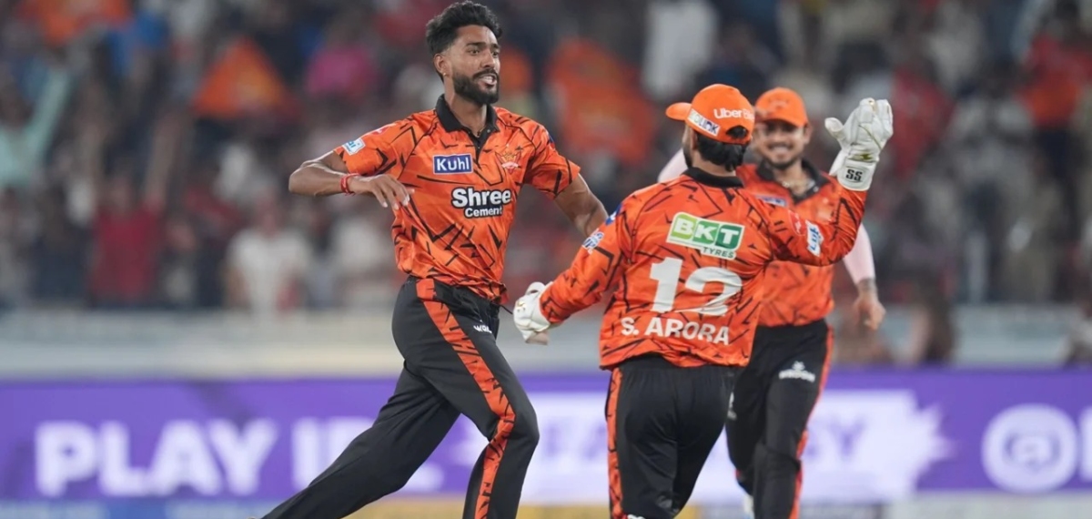 അരങ്ങേറ്റത്തിൽ ആദ്യ ഓവറിൽ മൂന്ന് വിക്കറ്റ്; വീണത് വൈഭവടക്കം വമ്പന്മാർ; ആരാണ് പ്രഫുൽ ഹിംഗെ?