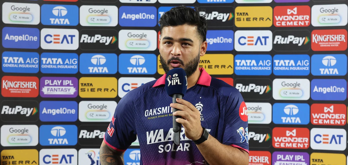 'ജഡു ഭായ്, എനിക്കറിയില്ല അത് ആ നിമിഷത്തെ തീരുമാനമായിരുന്നു'; ജഡേജയെക്കൊണ്ട് പന്തെറിയിക്കാത്തതിൽ പരാഗ്