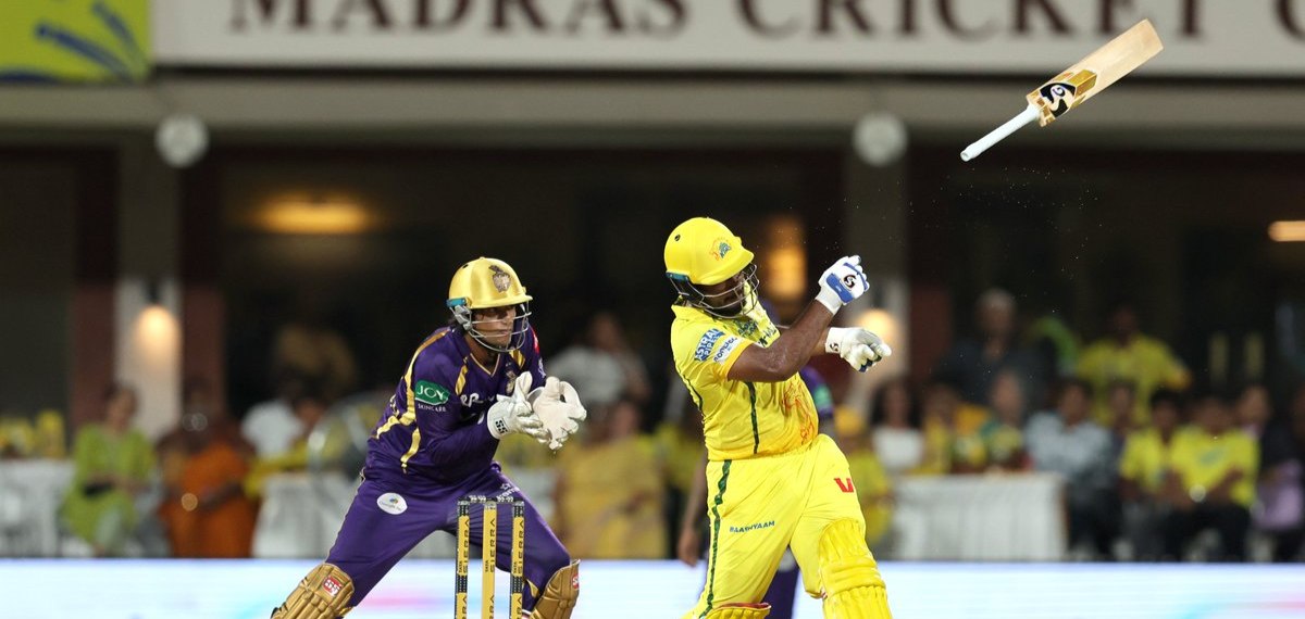 സഞ്ജു എന്താ റിഷഭ് പന്തിന് പഠിക്കുവാണോ? കൂറ്റനടിക്കിടെ കൈവിട്ട് ബാറ്റും പറന്നു, അമ്പരന്ന് ആരാധകർ