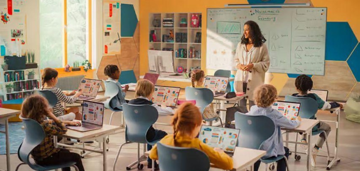 ദുബായിലും ഷാർജയിലും നാളെ മുതൽ നേരിട്ടുള്ള ക്ലാസുകൾ; ഘട്ടം ഘട്ടമായി വിദ്യാഭ്യാസ സ്ഥാപനങ്ങൾ തുറക്കും