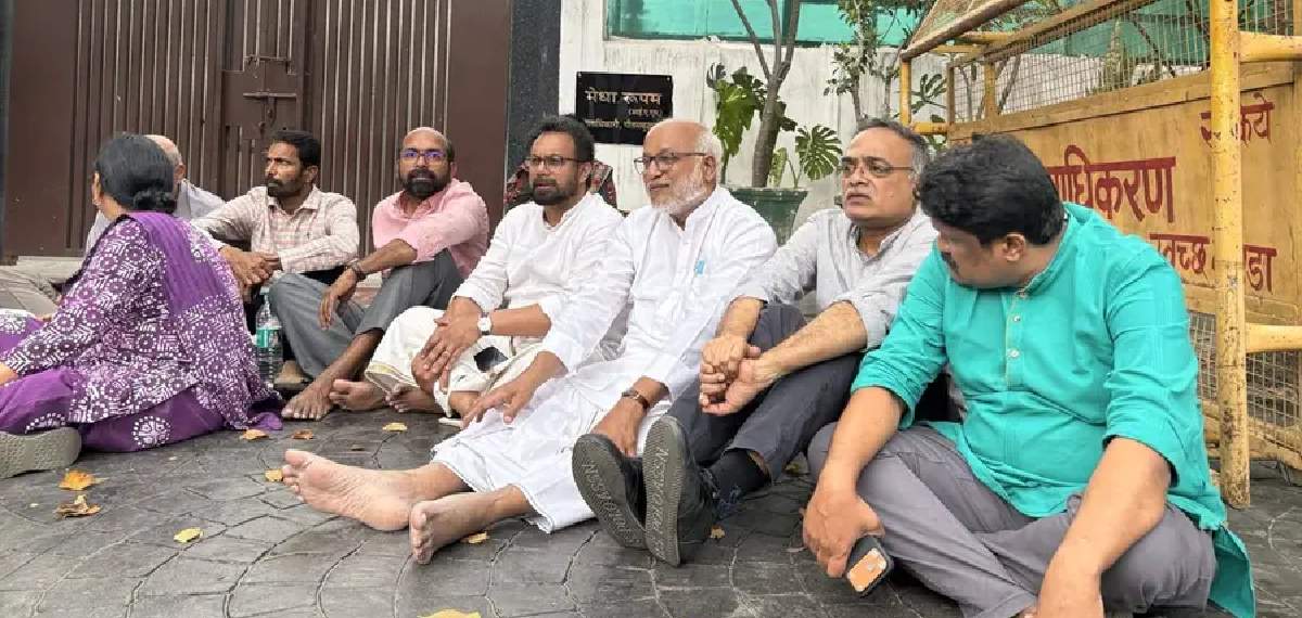 കസ്റ്റഡിയിലെടുത്ത CITU നേതാക്കളെ ജില്ലാ മജിസ്‌ട്രേറ്റിന്റെ വസതിയിൽ എത്തിച്ചു; നോയിഡ CPIM പ്രതിഷേധം അവസാനിച്ചു