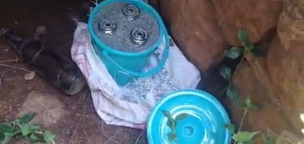 വടകരയില്‍ സ്റ്റീൽ ബോംബുകൾ കണ്ടെത്തി